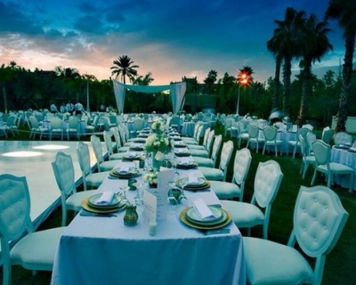 chaises blanches mariage